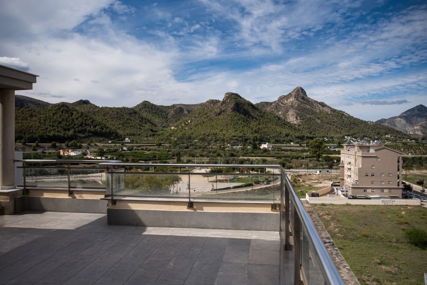 Gandia Hills, Jepri Haus, Gandia